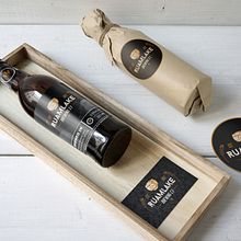 Mi Proyecto del curso: Branding y Packaging para una Cerveza Artesanal. Un proyecto de Br, ing e Identidad, Dirección de arte, Lettering, Naming y Packaging de Julio R. Vokhmianin - 17.04.2018