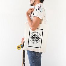 Verdades como puños. Un proyecto de Diseño gráfico, Ilustración tradicional, Diseño de complementos, Packaging, Creatividad y Dirección de arte de Aidearte · estudio de diseño - 22.04.2019