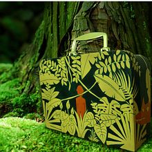 Maletin ilustrado. Design, Traditional illustration, Painting, Product Design, Drawing, and Product Photograph project by Taína Almodóvar - 12.02.2014