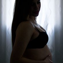 Sesiones de embarazos. Photograph, Portrait Photograph, and Photographic Lighting project by Tania García Martínez - 03.01.2018