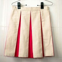 FALDA DE TABLAS. Un proyecto de Diseño de moda de Miriam Godoy Pérez - 01.04.2018