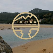 Destilería Busturia . Br, ing, Identit, Art Direction, Logo Design, Graphic Design, Packaging, and Signage Design project by Marta Revillas - 02.03.2018