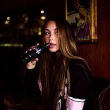 Hard edition w/ Coca-Cola. Photograph, Fashion Photograph, Product Photograph, Portrait Photograph, and Photographic Lighting project by Juan Miguel Millán - 04.17.2018