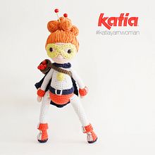 Yarnwoman. Een project van Craft, Stripboek,  Creativiteit, Patroonontwerp, Ontwerp van personages y Grafisch ontwerp van Maria Sommer - 14.05.2018