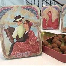Colección de petacas metálicas vintage. Dgdegsuta (Balcam Diagonal) . Un projet de Illustration traditionnelle , et Packaging de Juanma García Escobar - 29.05.2018