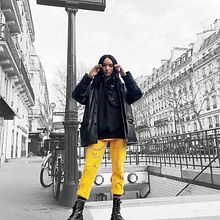 NEWROCK IG AD. Model NEWMILI . Creativit, Graphic Design, and Social Media project by Esther Sánchez Pérez - 03.28.2018