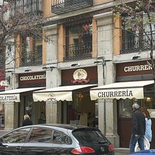 Logo Chocolatería Tacita de Plata . Un projet de Design graphique de Raquel Martínez Crespo - 20.01.2017