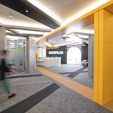 DISEÑO INTERIOR oficinas centrales CATERPILLAR Málaga Ein Projekt aus dem Bereich Architektur, Innenarchitektur und Innendesign von DIKA estudio - 09.07.2018