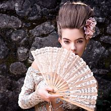 Georgiana for STELL Magazine. Fashion Photograph, and Fashion Design project by Mario Hernández - 04.25.2018