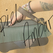 Piel Ambar . Un proyecto de Artesanía, Creatividad, Diseño, Diseño de calzado, Diseño de complementos, Diseño de moda, Pattern Design, Diseño de producto, Escritura, Fotografía, Fotografía de producto y Gestión del diseño de Patricia Potenciano - 14.07.2018