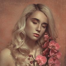 "Solitude" realizado en el curso de fotografía de desnudo artístico. . Un proyecto de Fotografía, Fotografía de estudio, Fotografía de retrato, Iluminación fotográfica y Retoque fotográfico de Rebeca Saray - 30.07.2018