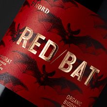 RED BAT. Un progetto di Br, ing, Br, identit, Cop, writing, Creatività, Naming, Stor e telling di Ramon Marc Bataller Garrigó - 31.07.2018