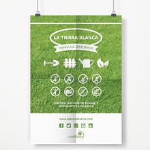 La tierra blanca - tierra de diatomeas. Un projet de Conception d'affiches , et Design graphique de Alicia Martínez Casals - 16.05.2016