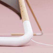 FLAMINGO: Soporte para SAMSUNG QLED TV (Propiedad de SAMSUNG). Un progetto di Design e creazione di mobili, Product design, Design industriale e TV di THARSIS DESIGN SL - 07.08.2017