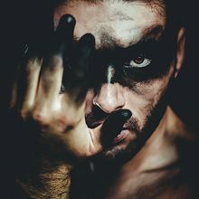 Dark soul. Un projet de Créativité, Photographie, Photographie de studio, Photographie de portrait , et Retouche photographique de Manu Toscano - 24.08.2018