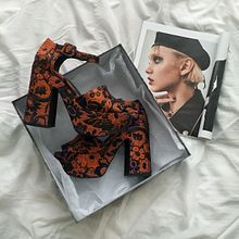 Mi Proyecto del curso: Fotografía para redes sociales: Lifestyle branding en Instagram - @atypicalaccessories / @alepmelendez. Un proyecto de Diseño de jo, as, Fotografía, Fotografía de moda, Fotografía de producto y Marketing de Alejandra Meléndez Arévalo - 27.08.2018
