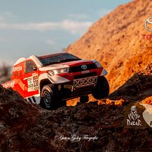 Mi Proyecto del curso: Fotografía creativa en estudio con modelos a escala "Dakar - Toyota". Photograph project by Gaston Godoy - 08.28.2018