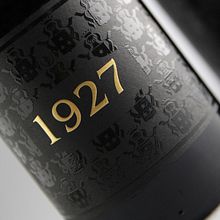 Diseño etiquetado para producto de Bodegas Murvieddro, 90 años de Historia.. Un projet de Design  , et Design graphique de Mompó estudio - 01.08.2017