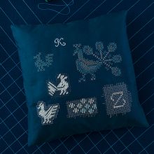 Cojín bordado Nuevo Punto de Cruz. Embroider, and Design project by Karen Barbé - 09.06.2018