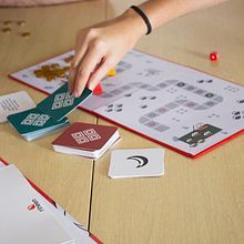 Recordando a Momotaro, libro juego. Een project van  Ontwerp, Redactioneel ontwerp y Videogame-ontwerp van Dara Redondo Rodríguez - 19.09.2018