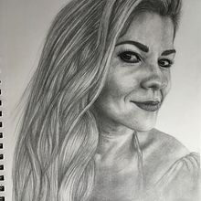 Autorretrato a Lápiz de grafito. Portrait Drawing project by Diana Ivette Rivera Pizá López - 10.01.2018