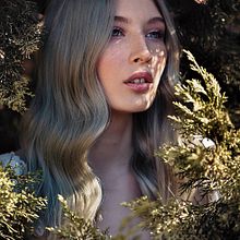 Exiline Campaing. Un projet de Cinéma, Direction artistique, Conception éditoriale, Photographie, Photographie de mode, Photographie de portrait , et Retouche photographique de Mikeila Borgia - 01.05.2018