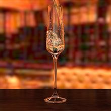 champange simulation . Un projet de 3D, Animation 3D, Cinéma, vidéo et télévision, Motion design, VFX , et Vidéo de wuilmer Davila Bonet - 05.01.2020