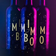 Mimbo Red Wine Ein Projekt aus dem Bereich Br, ing und Identität, Grafikdesign, Naming und Verpackung von Víctor Montalbán - 06.11.2017