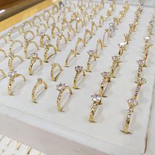 Trabajo realizado para una joyería de la ciudad de Luque. . Un proyecto de Diseño de Chriss Jimenez - 31.10.2018