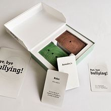 "Bye, bye bullying!"  Juego de cartas contra el acoso escolar. Un projet de Design graphique, Éducation , et Conception de jeux vidéo de Anna Mingarro Mezquita - 16.05.2018
