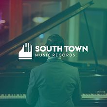SOUTH TOWN - Marca personal pianista. Un proyecto de Br, ing e Identidad, Diseño, Diseño de vestuario, Diseño gráfico, Naming e Ilustración tradicional de Álvaro Javier Ojeda Acosta - 15.11.2018
