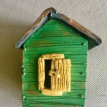 Casita del Campo hecha con barro y pintada con acrílico.... Un proyecto de Artesanía, Bellas Artes, Bocetado, Br, ing e Identidad, Concept Art, Consultoría creativa, Costura, Creatividad, Diseño, Diseño de interiores, Diseño de jo, as, Diseño de moda, Diseño, creación de muebles					, Diseño de producto, Diseño de vestuario, Diseño industrial, Educación, Encuadernación, Estampación, Eventos, Fotografía, Gestión del diseño, Gestión del Portafolio, Pintura, Pintura a la acuarela, Serigrafía, Redes Sociales, Stor, board y Vídeo de Stephanie Santos Arrieta - 24.11.2018