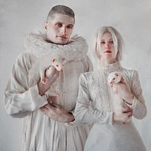Mr & Mrs White - Fotografía con luz natural - Miriam Eme. Creativit, Photograph, Fashion Photograph, Portrait Photograph, Photographic Lighting, Photograph, and Post-production project by Miriam Eme - 09.25.2018