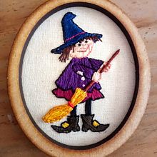 Brujita. Embroider project by Tania Rosas - 07.30.2018