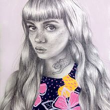 Mi Proyecto del curso: "Maya" Retrato con lápiz, acrílico y Photoshop. Un proyecto de Dibujo a lápiz, Dibujo de Retrato e Ilustración tradicional de Vania Hermosilla - 30.11.2018