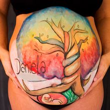 Belly Painting - Barriguitas de mamá! :) <3 . Fine Arts, Drawing, Artistic Drawing, Design, Photograph, Studio Photograph, Portrait Photograph, Traditional illustration, Painting, and Watercolor Painting project by Susi Kiu - 12.02.2018