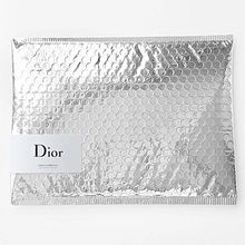 DIOR Look Book. Un progetto di Direzione artistica, Fashion design, Design editoriale, Graphic design, Rilegatura e Packaging di Cristina Cia - 24.05.2018