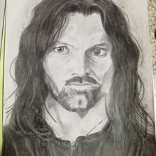 tuve problemas con los ojos y el texturizado de la ropa, igual para ser mi primer retrato estoy conforme. Portrait Drawing project by Hernán da Costa - 01.27.2019