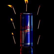 Energy Drink . Photograph, Studio Photograph, Product Photograph, and Photographic Lighting project by Víctor Muñoz Torresa - 01.28.2019