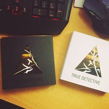 True Detective - Editorial Design. Un proyecto de Diseño, Diseño editorial, Ilustración tradicional, Ilustración digital, Ilustración vectorial y Packaging de Raquel Majada - 04.02.2019