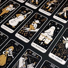 TAROT en clave de sol. Un proyecto de Dirección de arte, Ilustración tradicional y Packaging de Violeta Serratosa - 06.02.2019