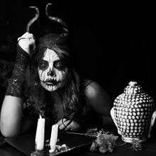 Black demon. Un progetto di Fotografia in studio, Fotografia di ritratto, Ritocco fotografico e Creatività di Angela Zambrano - 07.02.2019