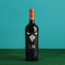 Mundial 2018 | Corbeau Wines . Br, ing, Identit, Cop, writing, Creativit, Art Direction, Design, Photograph, Product Photograph, Audiovisual Production, Advertising, and Social Media project by Julian Acosta Cid - 06.08.2018