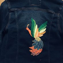 Ave Fenix. Een project van Borduurwerk van Oralia González - 01.03.2019