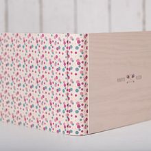 Diseño de Álbum y Estampados. Pattern Design, Product Design, Graphic Design, Photograph, Design, and Product Photograph project by Nazaret Nieto Rey - 03.06.2019