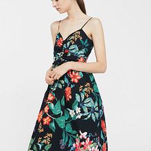 Estampado Floral para MANGO . Un proyecto de Creatividad, Diseño, Pattern Design, Estampación, Ilustración digital y Pintura a la acuarela de Silvia Ospina - 06.03.2019