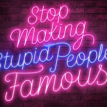 Lettering Digital "Stop Making Stupid People Famous" . Kaligrafi, Desain Grafis, Huruf, Dan Tipografi proyek oleh Nicolás Quesada - 03.07.2019