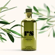 Packaging de aceite para Rafael Salgado Ein Projekt aus dem Bereich Br, ing und Identität, Kunstleitung, Design, Logodesign, Produktdesign und Verpackung von Lola Téllez - 08.03.2019