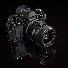Yashica. Un progetto di Fotografia, Fotografia in studio, Fotografia di prodotti, Fotografia digitale, Illuminazione fotografica e Ritocco fotografico di Carlos Pérez - 15.06.2015