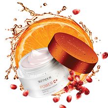 SKEYNDOR POWER C+ Ein Projekt aus dem Bereich Br, ing und Identität, Grafikdesign und Verpackung von Garrofé Design - 14.03.2019